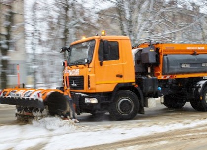 Дороги Харкова прибирають понад 140 снігоприбиральних машин