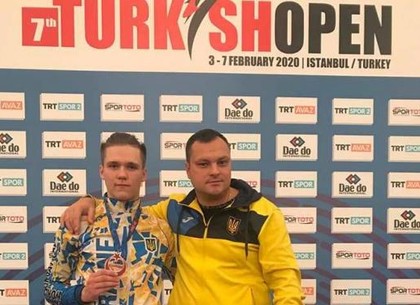 Тхэквондо: Денис Чернов стал призером международного турнира в Турции