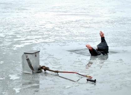 Трагедия на хрупком льду в Малой Рогани (ФОТО)