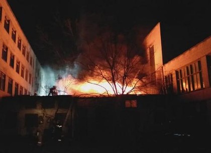 В Индустриальном районе сгорел, растерзанный вандалами, корпус бывшего ПТУ (ФОТО)