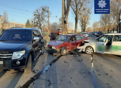 В «тройничке» на Салтовке пострадал один из водителей (ФОТО)