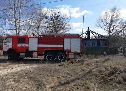 Пожар оставил без жилья семью на Изюмщине (ФОТО)