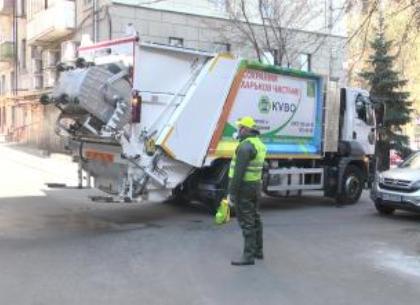 Вывоз мусора во время карантина: коммунальщики ввели дополнительную операцию в работе (ВИДЕО)