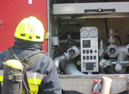 Задымление в жилом доме вынудило пожарных применить спецсредства для защиты органов дыхания (ФОТО)