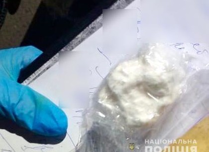 Груженый наркосбытчик пойман у ТРЦ на Салтовке (ФОТО)
