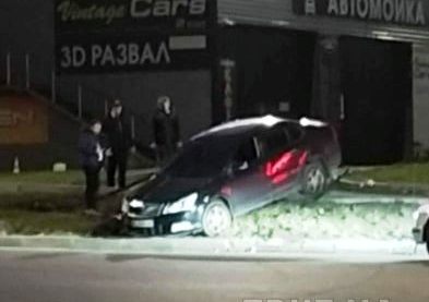 ДТП с переворотом: на Алексеевке водитель слетел с трассы (ВИДЕО)