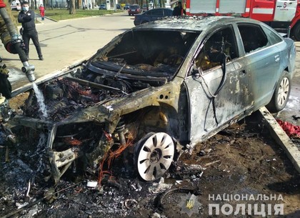 На Московском проспекте Audi попал в аварию и сгорел (ФОТО)