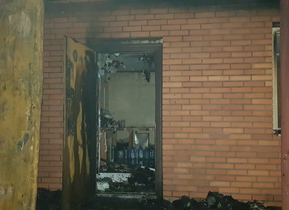 Полуночный пожар: мужчина чуть не лишился гаража и дома (ФОТО)