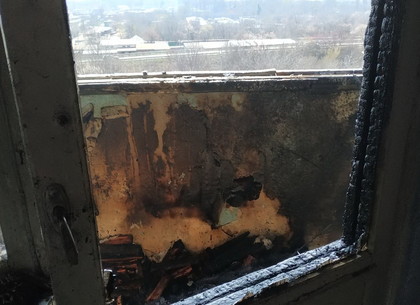 Пожарные спасли харьковчан из охваченной огнем многоэтажки (ФОТО)
