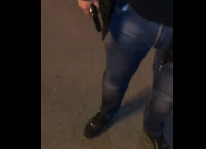 В Харькове показали кадры ДТП, после которого «неизвестные» избили полицейских начальников