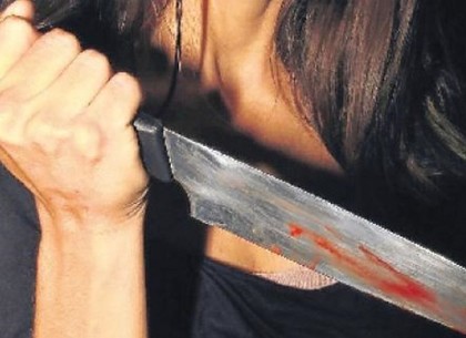 Ножом в голову первому встречному: женщина чуть не убила мужчину (ФОТО, ВИДЕО, Обновлено)