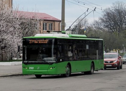 На вулиці Холодногірській забороняється рух транспорту, а тролейбус №27 змінить маршрут