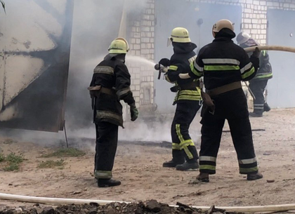 На Салтовке выгорел частный гараж (ФОТО)