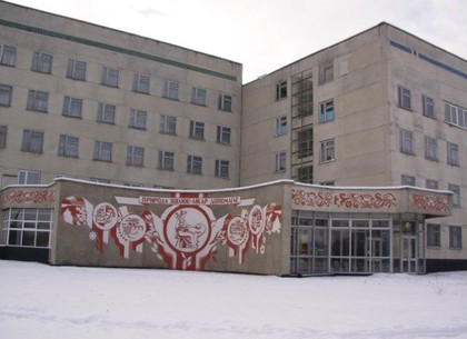 В закрытой на карантин Змиевской больнице поликлиника продолжает работу с пациентами