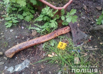 Харьковчанин едва заживо не расчленил собутыльника топором