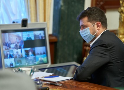 Чтобы не «теряли» больных: Зеленский призвал не тормозить с тестами на COVID-19 на майских выходных