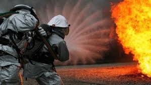 6 нарядов спасателей было направлено на ликвидацию пожара на подворье в ближнем пригороде Харькова (ФОТО)