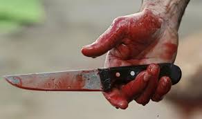 На ХТЗ неизвестный с ножом напал на продавщицу киоска: женщина в реанимации - комментарии полиции