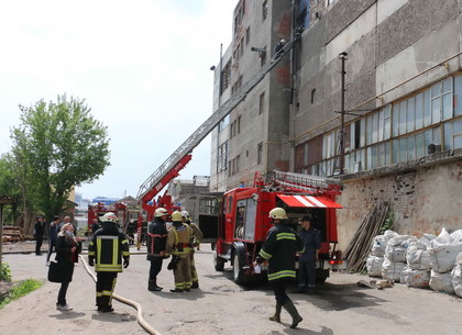 Не проспали карантин - в Харькове ликвидирован крупный пожар на производстве матрасов (ФОТО)