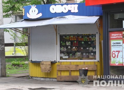 Полиция задержала подозреваемого в нападении на продавщицу киоска на ХТЗ (ВИДЕО, ФОТО)