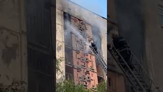 На Матросова - пожар в многоэтажке (ВИДЕО)