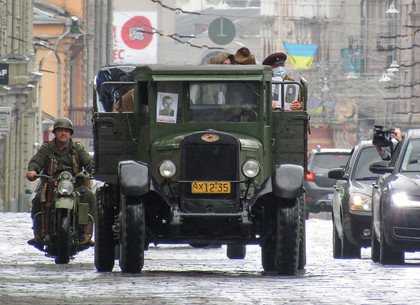 В Харькове состоялся автопробег на технике военных лет (ФОТО)