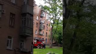 Пожар: загорелась квартира в пятиэтажке (ВИДЕО, Обновлено)