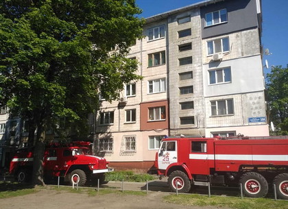 Пожар на балконе: пожарные спасли мужчину на ХТЗ (ФОТО)