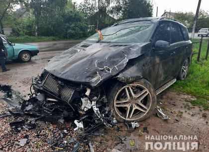 Подробности ДТП под Харьковом: автомобиль в кювете, водитель с пассажиром в больнице