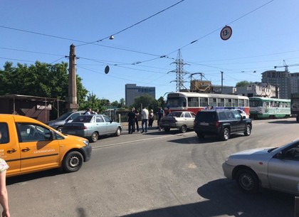 ДТП: на Москалевке стоят трамваи