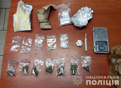 Полицейские обнаружили в квартире наркомана на Салтовке запасы наркозелья (ФОТО)