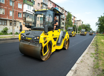 Харьковские дорожники проводят масштабный ремонт на бульваре Богдана Хмельницкого (ФОТО)