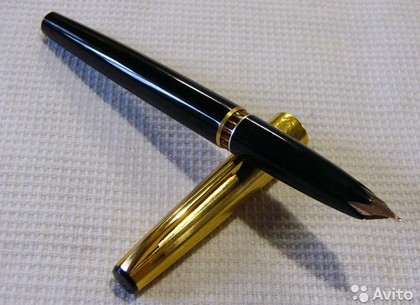 В Харькове отметили 50-летие выпуска символа престижа - ручки с золотым пером