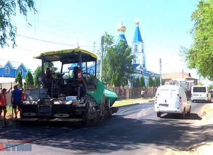 Дорожники обновляют покрытие по улице генерала Удовиченко (ВИДЕО)