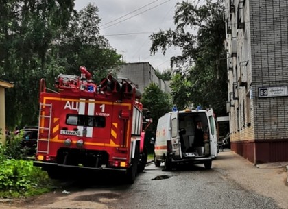 На улице имени Маршала Рыбалко пожарные вынесли ребенка из горящей квартиры (ФОТО, ОБНОВЛЕНО)