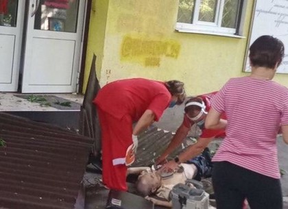 Пожилой мужчина выбросился с 8 этажа и умер в больнице (ФОТО)