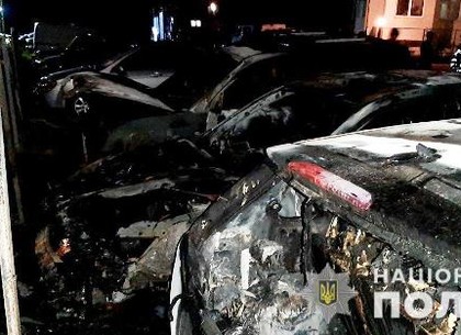 Ночной поджог автомобилей: полиция начала расследование (ФОТО)