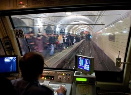 Машинистам харьковского метро пообещали июльскую зарплату вовремя