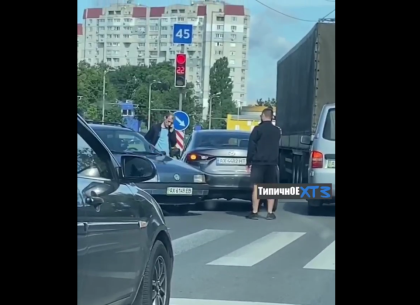 ДТП: утренний поцелуй создал пробку на Московском проспекте (ВИДЕО)