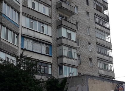С балкона 9 этажа выпрыгнул мужчина (ФОТО)