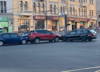 Тройное ДТП в центре Харькова (ФОТО)