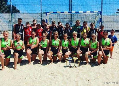 Харьковчанки выиграли чемпионат Украины по пляжному гандболу