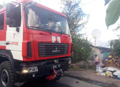 Крупный пожар в Бабаях: от горящего дома занялся сарай у соседей (ФОТО)