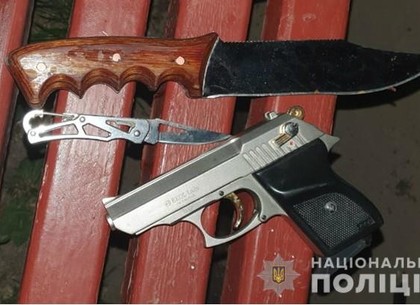 Попытка суицида на Салтовке: самоубийца выстрелил в патрульных из стартового пистолета