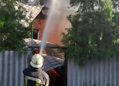 Пожар в швейном цехе на Салтовке тушили 10 часов (ВИДЕО, ФОТО)