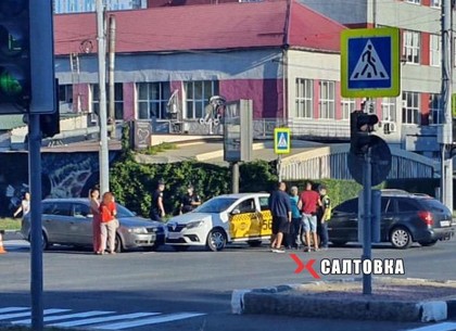 На Новгородской такси попало в тройное ДТП (ФОТО)