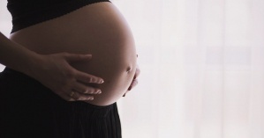 В Фонде соцстраха назвали  обновленный размер дневного пособия по беременности и родам