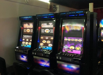 Ночной звонок копам привел к закрытию подпольного казино (ФОТО)