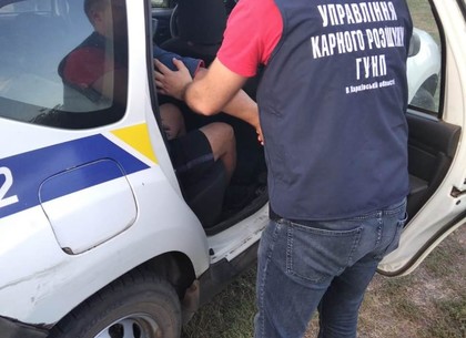 Двое братьев убили собутыльника, а труп припрятали в поле на Харьковщине (ФОТО)