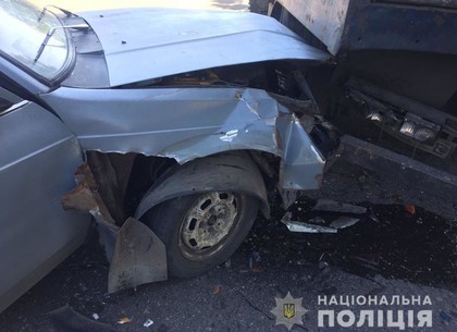 На Харьковщине произошло ДТП с участием грузовика - пострадали семь человек